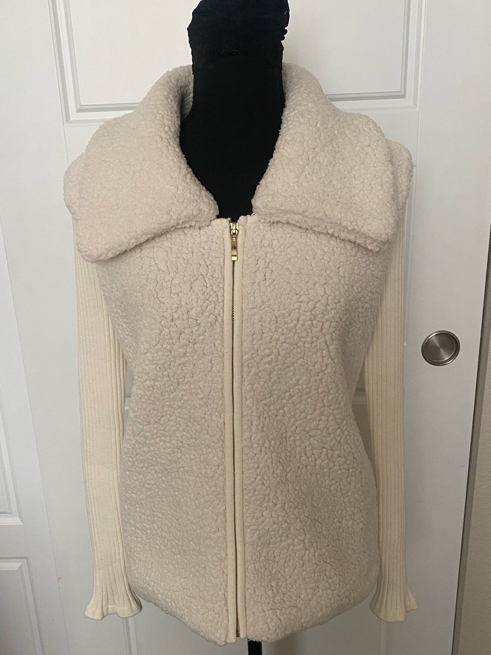 Stylish sweater can be worn 2-ways!